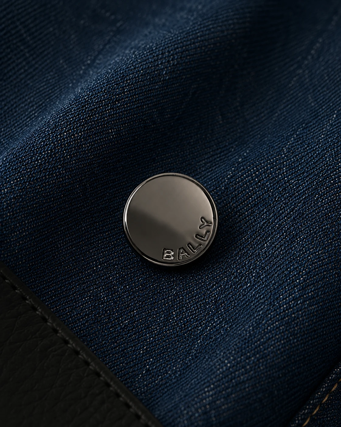 BT-215 metal button