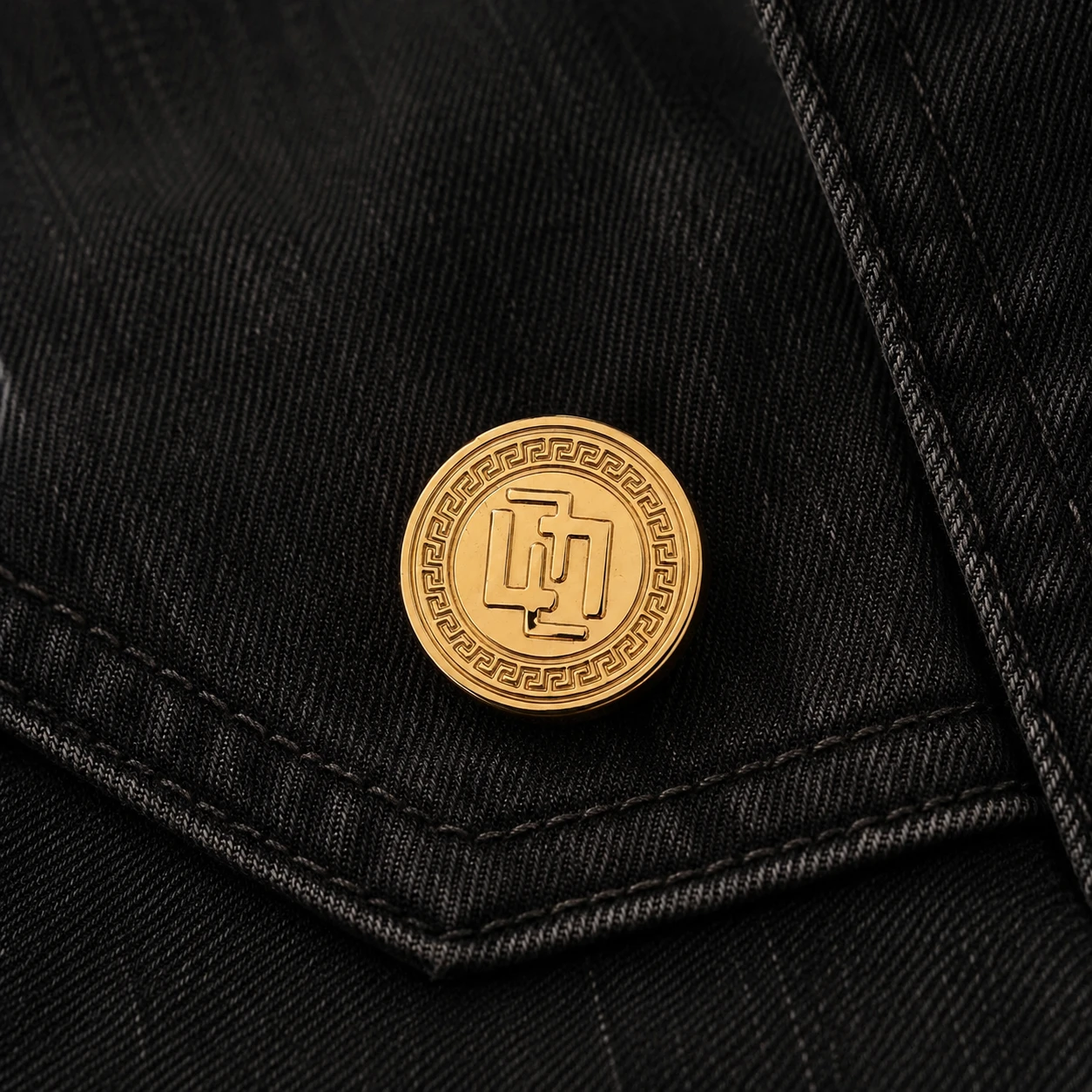 BT-221 metal button